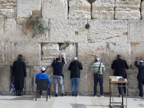  De Weeping Wall: Een Monumentale Treurmuur met Verrassende Geschiedenis!