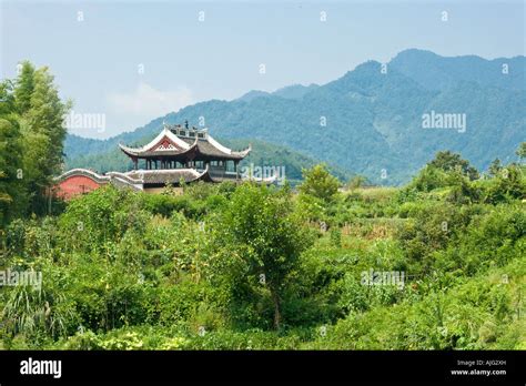 Het Wuyuan Tempelcomplex: Een Oase van Kalmte en Spirituele Pracht in Baotou