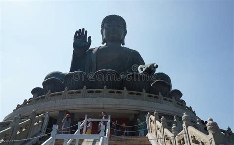  Het Xinyu Tiantian Buddha: Een Gigantische Boeddha met een Verbluffend Uitzicht!