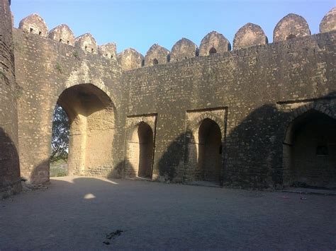 Rohtas Fort: Een imposante vesting uit de Mughal-tijdperk die geschiedenis ademt!