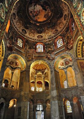 De Duomo van Ravenna: Een Byzantijnse Juweelschats en een Reis Door de Tijd!