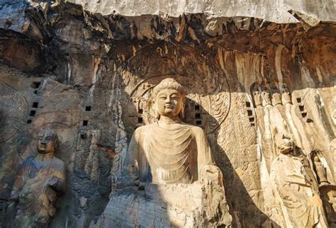 De Longmen Grotten: Een historische en spirituele reis door de eeuwen heen!