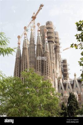 De Sagrada Familia: Een Architectonische Wonder en Symbol van Barcelona!