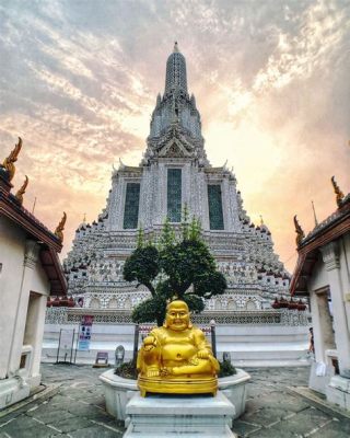 De Wat Arun: Een Verbluffende Toeristische Trekpleister van Glinsterende Porselein en Mystieke Symbolen!